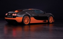 Черно-оранжевый Bugatti Veyron на черном фоне